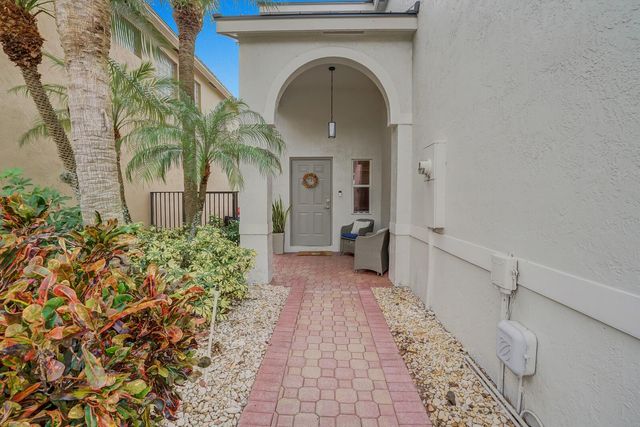 7587 Sierra Ridge Ln, Lake Worth, FL 33463