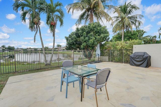 7587 Sierra Ridge Ln, Lake Worth, FL 33463