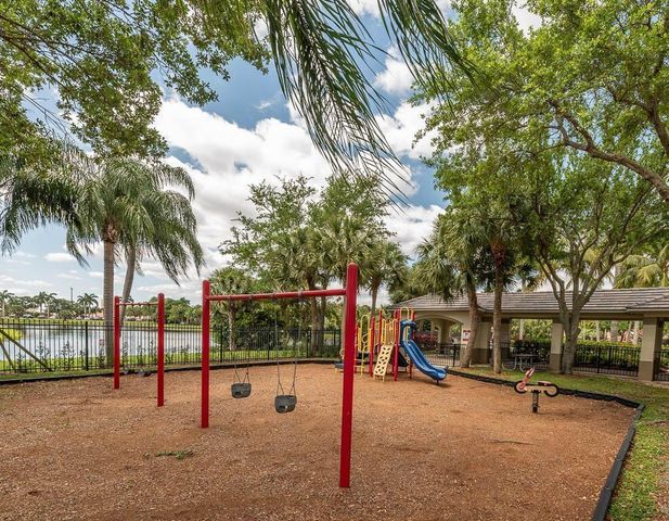 7587 Sierra Ridge Ln, Lake Worth, FL 33463