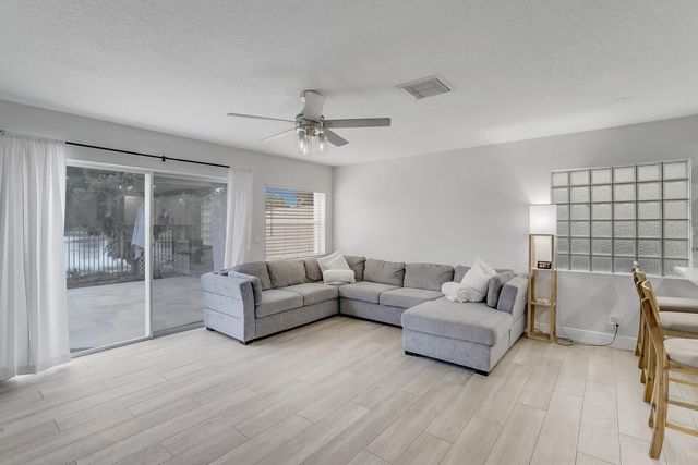 7587 Sierra Ridge Ln, Lake Worth, FL 33463