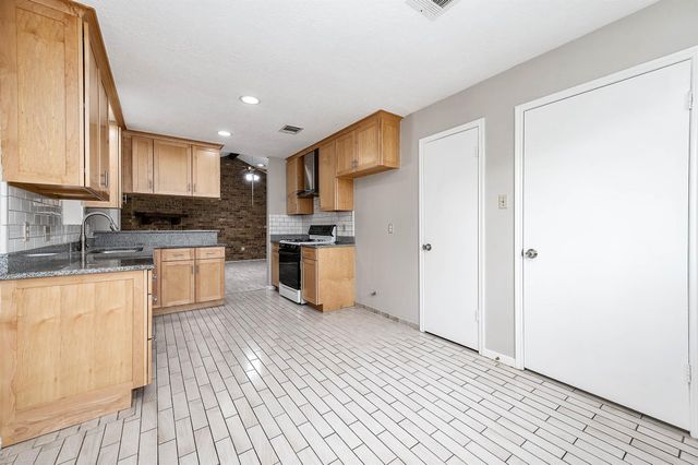 10523 Sagevale Lane, Houston, TX 77089