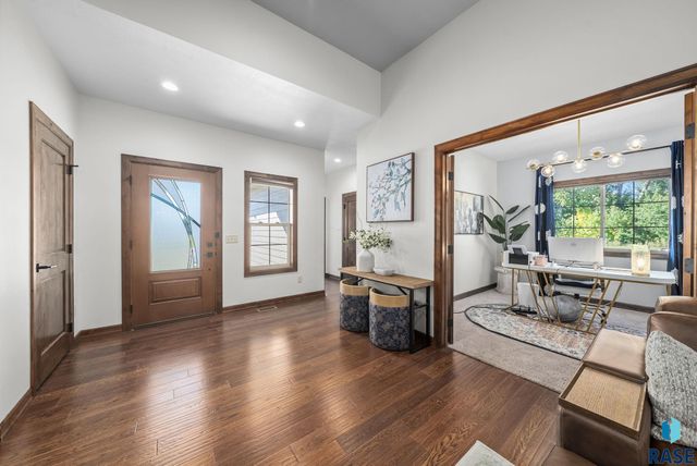 4900 E Cattail Dr Drive, Sioux Falls, SD 57110