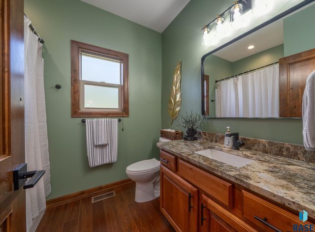 4900 E Cattail Dr Drive, Sioux Falls, SD 57110