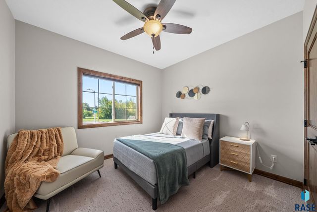 4900 E Cattail Dr Drive, Sioux Falls, SD 57110