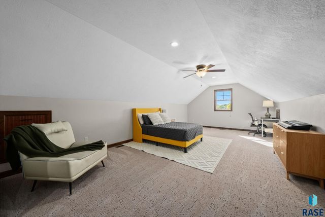 4900 E Cattail Dr Drive, Sioux Falls, SD 57110