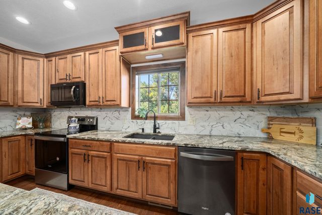 4900 E Cattail Dr Drive, Sioux Falls, SD 57110