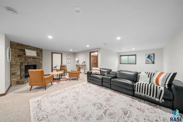 4900 E Cattail Dr Drive, Sioux Falls, SD 57110