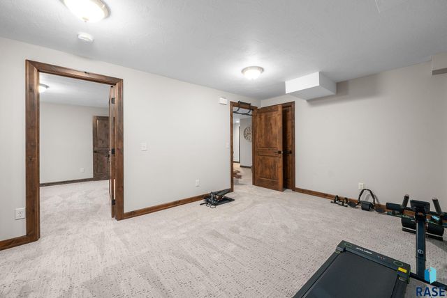 4900 E Cattail Dr Drive, Sioux Falls, SD 57110