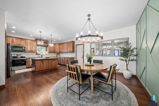 4900 E Cattail Dr Drive, Sioux Falls, SD 57110