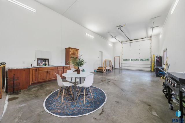 4900 E Cattail Dr Drive, Sioux Falls, SD 57110