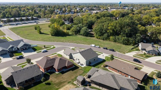 4900 E Cattail Dr Drive, Sioux Falls, SD 57110