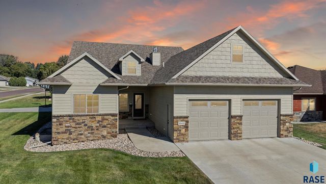 4900 E Cattail Dr Drive, Sioux Falls, SD 57110