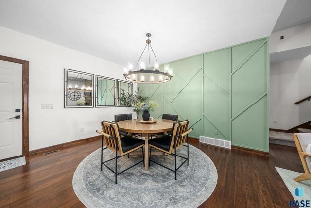 4900 E Cattail Dr Drive, Sioux Falls, SD 57110