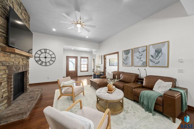 4900 E Cattail Dr Drive, Sioux Falls, SD 57110