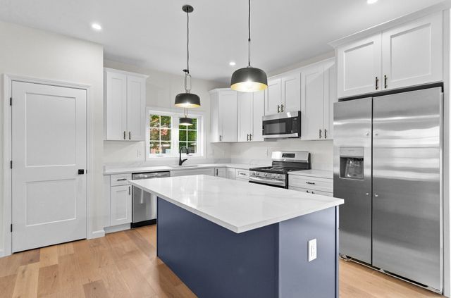 181 Wellington, Fall River, MA 02720