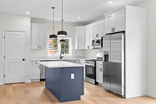 181 Wellington, Fall River, MA 02720