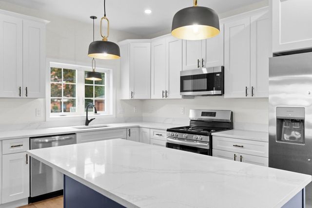 181 Wellington, Fall River, MA 02720