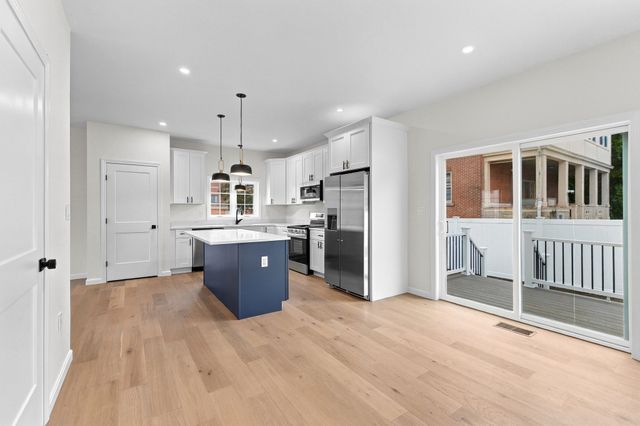 181 Wellington, Fall River, MA 02720