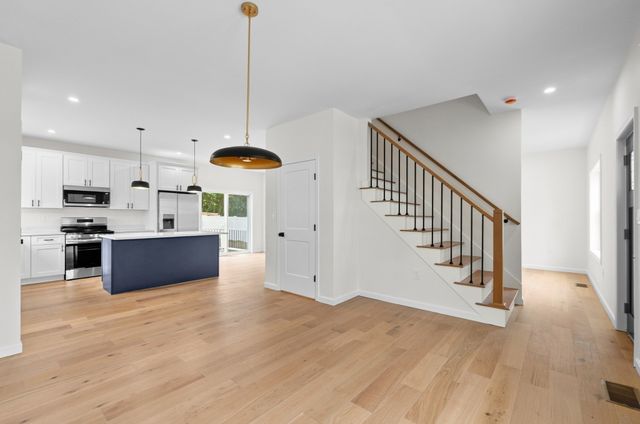 181 Wellington, Fall River, MA 02720