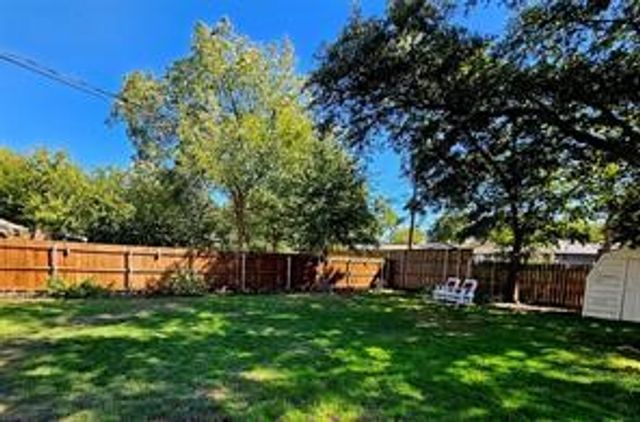 615 W Nash Street, Grapevine, TX 76051