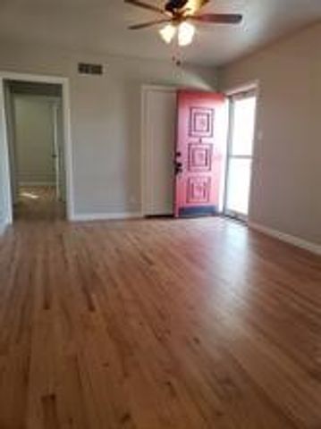 615 W Nash Street, Grapevine, TX 76051