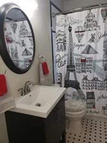 615 W Nash Street, Grapevine, TX 76051