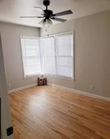 615 W Nash Street, Grapevine, TX 76051