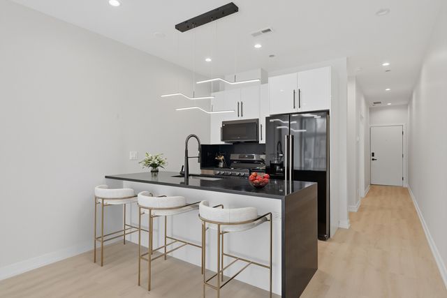 1355 N Western Avenue 2A, Chicago, IL 60622
