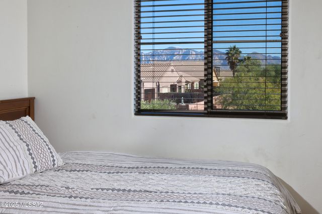 12269 N Whistling Wind Avenue, Marana, AZ 85658