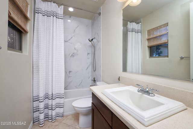 12269 N Whistling Wind Avenue, Marana, AZ 85658