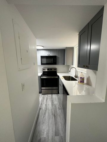 1501 Crescent Circle C27, Lake Park, FL 33403