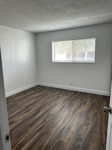 1501 Crescent Circle C27, Lake Park, FL 33403