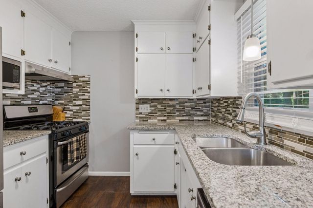 6625 Wyoming Avenue N, Brooklyn Park, MN 55428