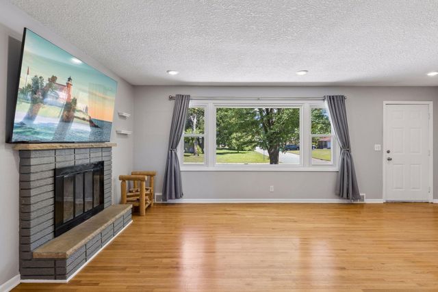 6625 Wyoming Avenue N, Brooklyn Park, MN 55428