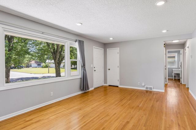 6625 Wyoming Avenue N, Brooklyn Park, MN 55428