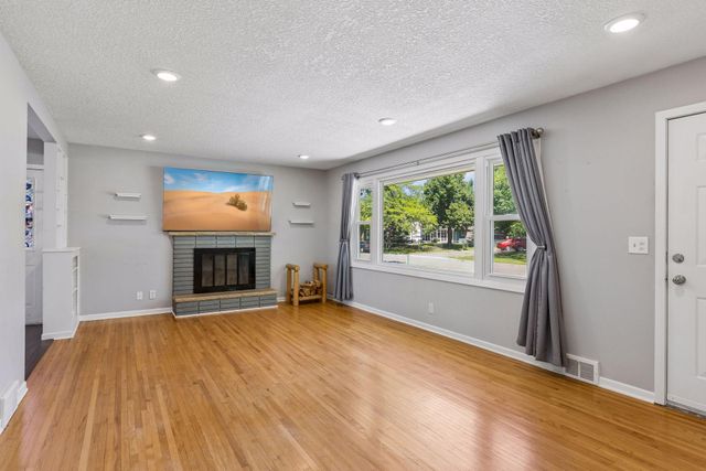 6625 Wyoming Avenue N, Brooklyn Park, MN 55428
