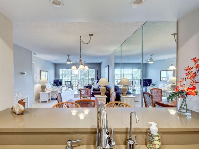 408 CERROMAR CIRCLE S 233, Venice, FL 34293