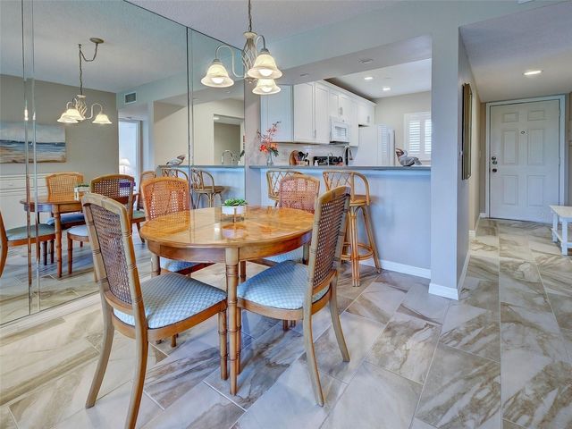 408 CERROMAR CIRCLE S 233, Venice, FL 34293