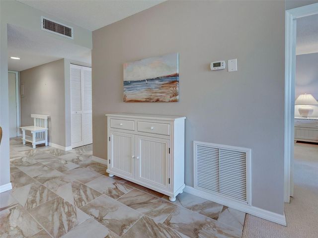 408 CERROMAR CIRCLE S 233, Venice, FL 34293