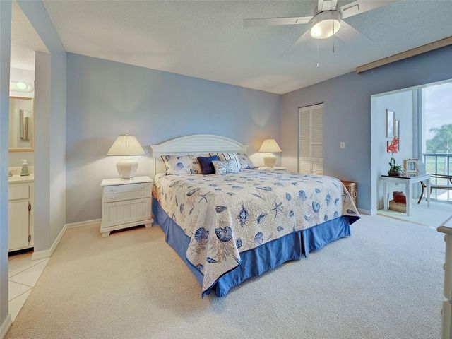 408 CERROMAR CIRCLE S 233, Venice, FL 34293