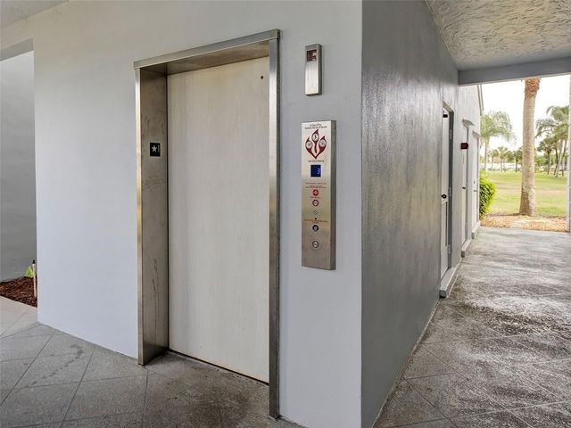 408 CERROMAR CIRCLE S 233, Venice, FL 34293