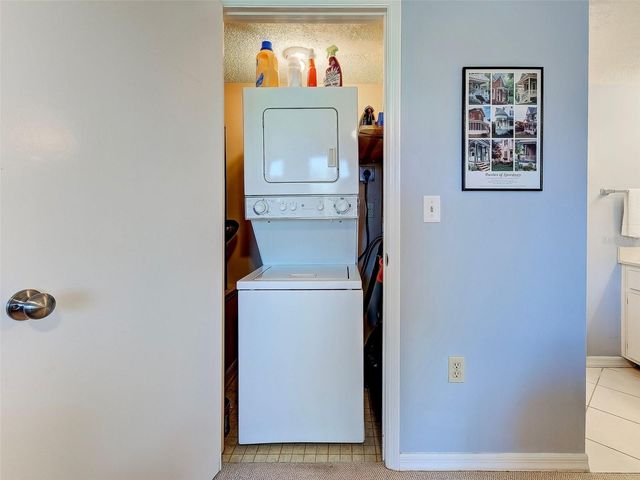 408 CERROMAR CIRCLE S 233, Venice, FL 34293