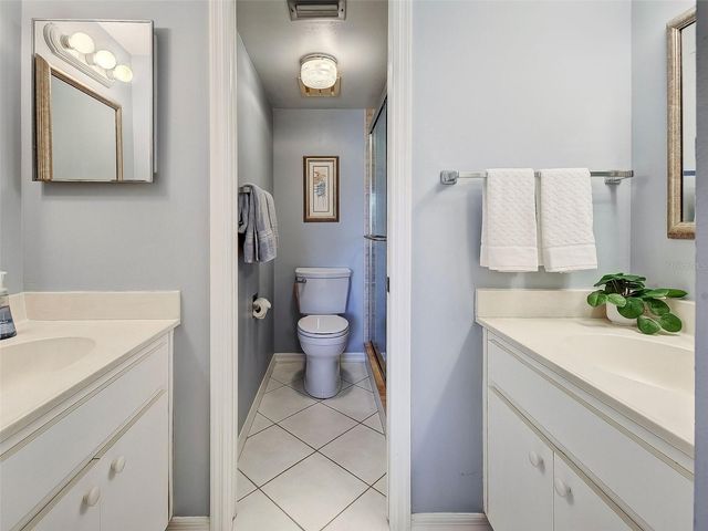 408 CERROMAR CIRCLE S 233, Venice, FL 34293