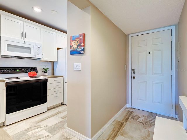 408 CERROMAR CIRCLE S 233, Venice, FL 34293