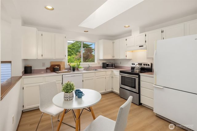 6049 33rd Avenue NE, Seattle, WA 98115