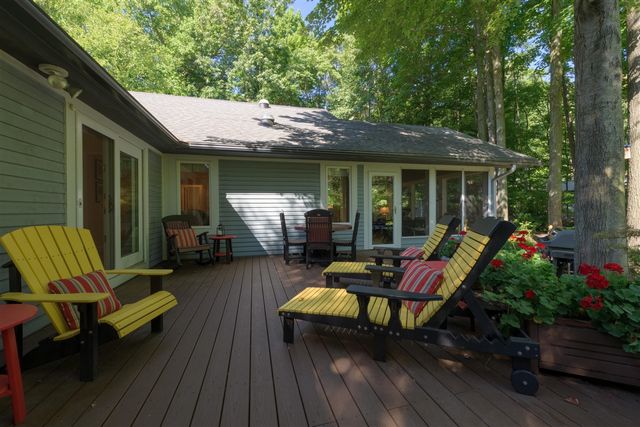 848 W Center Street, Douglas, MI 49406