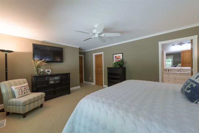 848 W Center Street, Douglas, MI 49406