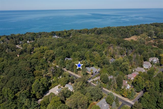 848 W Center Street, Douglas, MI 49406