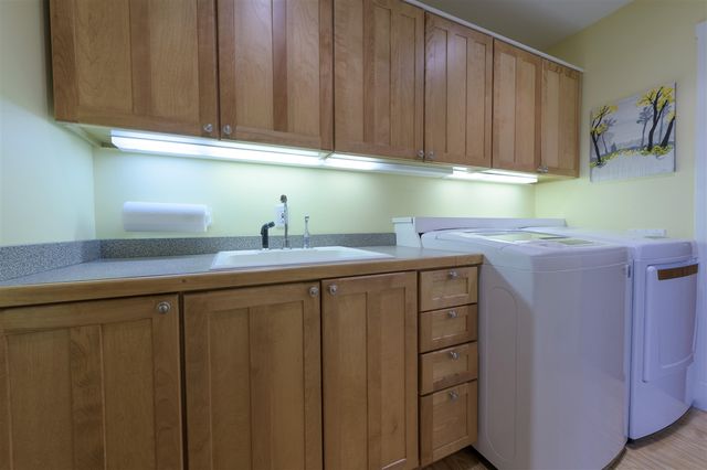 848 W Center Street, Douglas, MI 49406