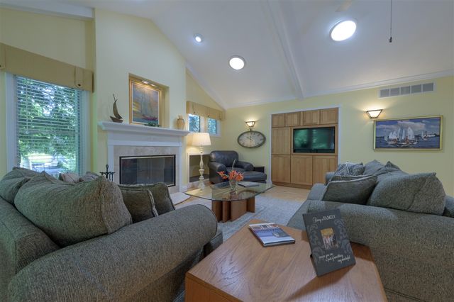 848 W Center Street, Douglas, MI 49406